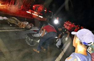 Motociclista morre após colidir contra caminhão-pipa (Foto: Reprodução / Blog do Coveiro) Motociclista morre após colidir contra caminhão-pipa (Foto: Reprodução / Blog do Coveiro)