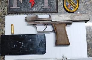 Três suspeitos são presos com arma artesanal e faca no Paque Alvorada, em Timon (Foto: Reprodução)