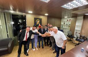 Vereadores do PT sinalizam apoio a Enzo Samuel na Câmara Municipal de Teresina (Foto: Alessandra Fonseca/Conecta Piauí) Vereadores do PT sinalizam apoio a Enzo Samuel na Câmara Municipal de Teresina (Foto: Alessandra Fonseca/Conecta Piauí)