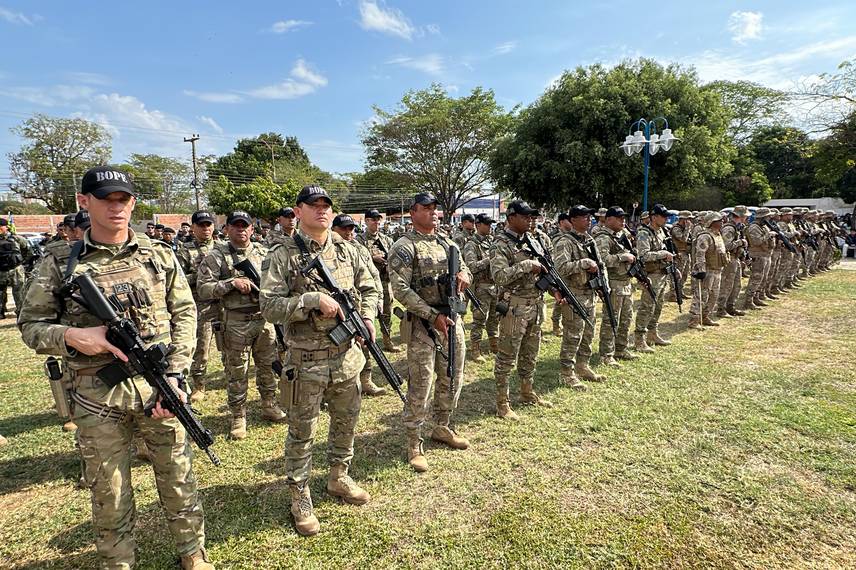 250 policiais militares são promovidos em solenidade do Dia da Bandeira 250 policiais militares são promovidos em solenidade do Dia da Bandeira