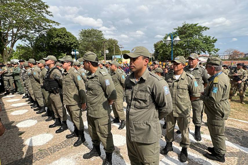 250 policiais militares são promovidos em solenidade do Dia da Bandeira 250 policiais militares são promovidos em solenidade do Dia da Bandeira