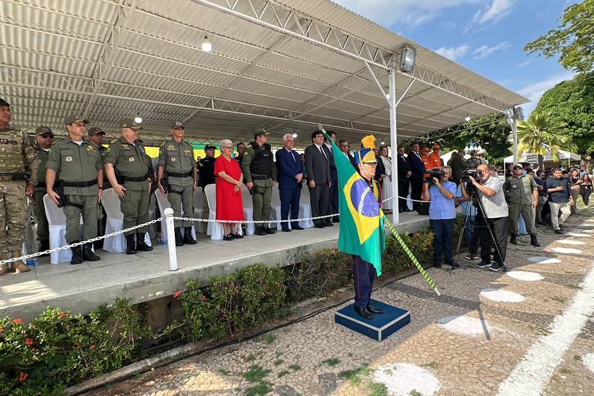 250 policiais militares são promovidos em solenidade do Dia da Bandeira 250 policiais militares são promovidos em solenidade do Dia da Bandeira