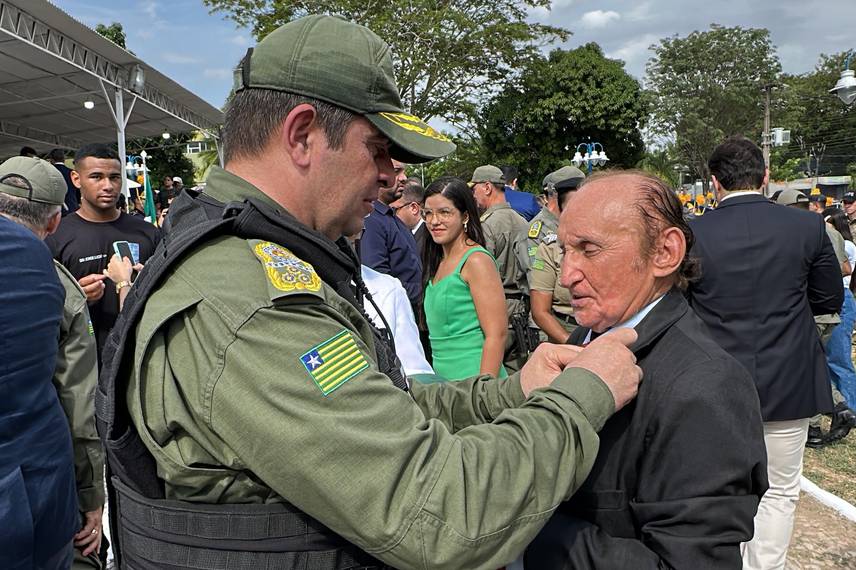 250 policiais militares são promovidos em solenidade do Dia da Bandeira 250 policiais militares são promovidos em solenidade do Dia da Bandeira