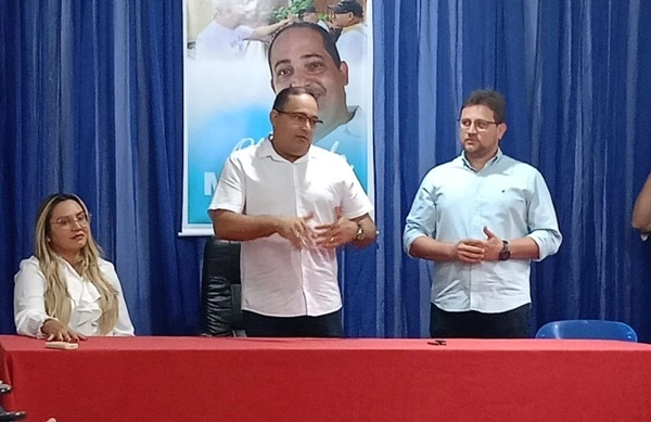 Atendendo pedido, prefeita Dinair exonera Secretário de Saúde de Timon