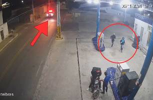 Bandido não percebe chegada de viatura e morre baleado em assalto na Paraíba (Foto: Reprodução)