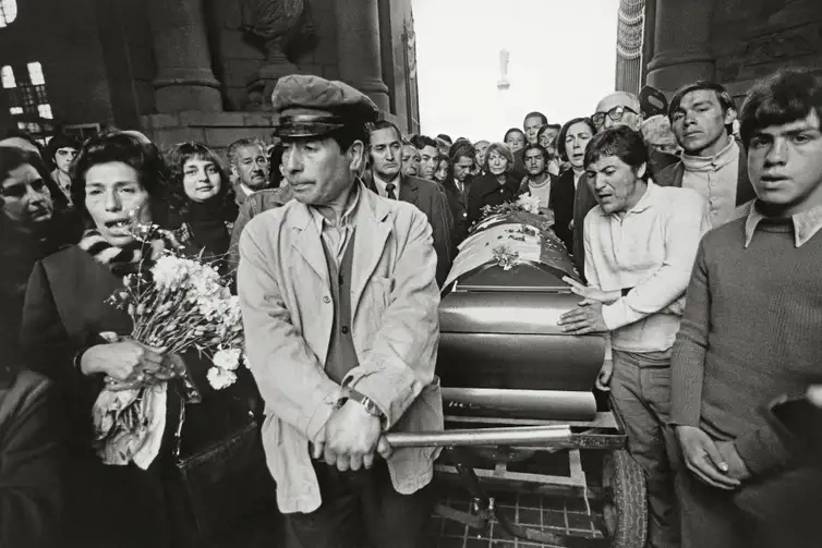 Enterro do poeta Pablo Neruda no Cemitério Geral de Santiago, Santiago, Chile, 25/09/1973