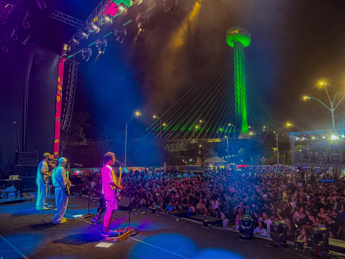 Ferrugem e Gilsons embalam noite do segundo dia de Festival Tropicana em Teresina
