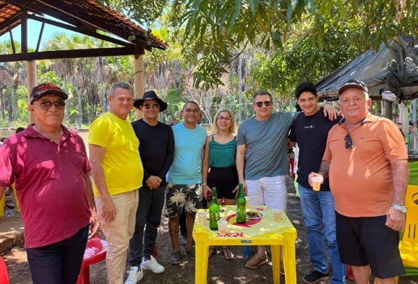 Festa do vereador Kaká do Frigosá atraiu centenas de pessoas e entrou na noite