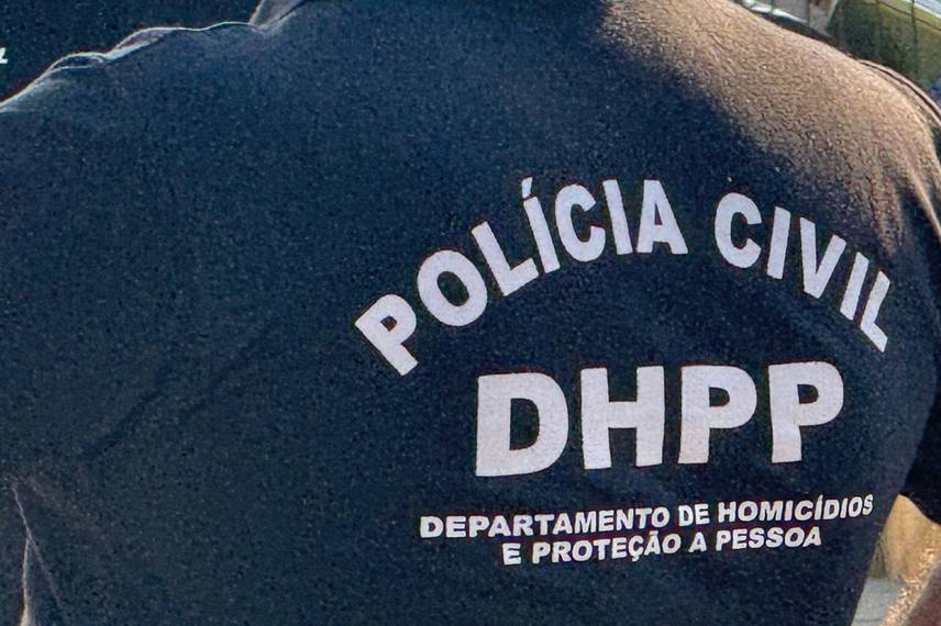 Homem é morto a tiros enquanto usava o celular no horário de almoço em Teresina Homem é morto a tiros enquanto usava o celular no horário de almoço em Teresina