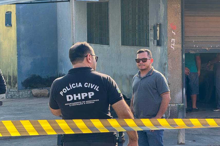 Homem é morto a tiros enquanto usava o celular no horário de almoço em Teresina Homem é morto a tiros enquanto usava o celular no horário de almoço em Teresina