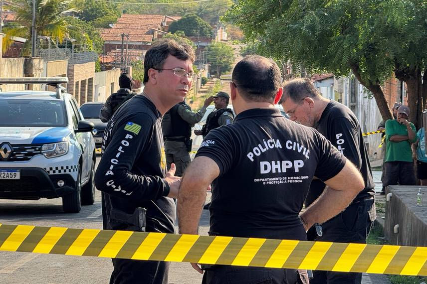 Homem é morto a tiros enquanto usava o celular no horário de almoço em Teresina Homem é morto a tiros enquanto usava o celular no horário de almoço em Teresina