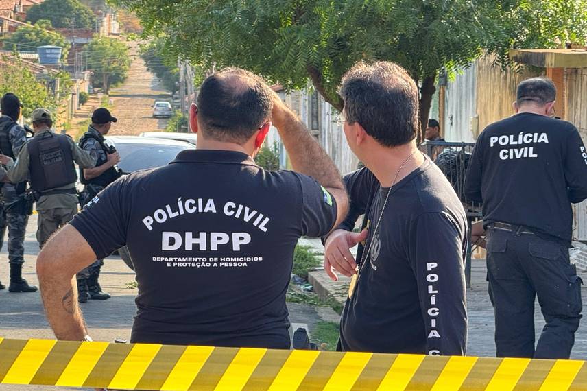 Homem é morto a tiros enquanto usava o celular no horário de almoço em Teresina Homem é morto a tiros enquanto usava o celular no horário de almoço em Teresina