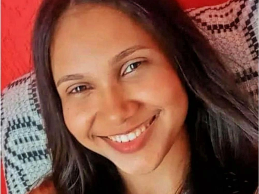 Lívia Marks é natural de Regeneração