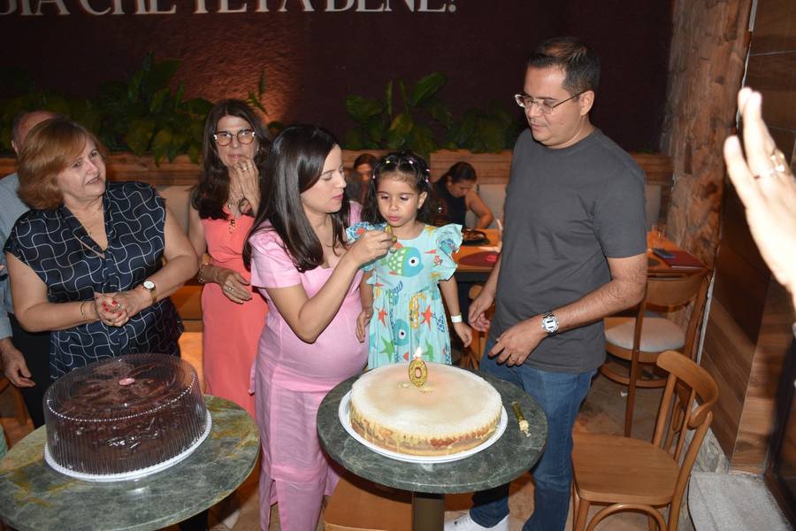 Médica Sariane Ribeiro celebra 40 anos ao lado da família em Teresina