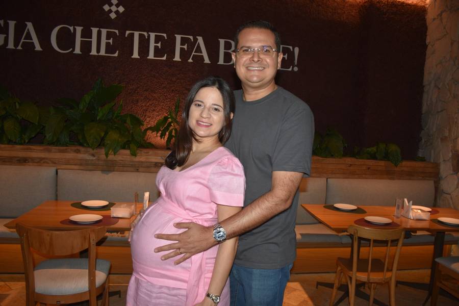 Médica Sariane Ribeiro celebra 40 anos ao lado da família em Teresina