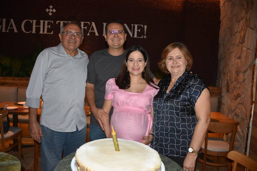 Médica Sariane Ribeiro celebra 40 anos ao lado da família em Teresina