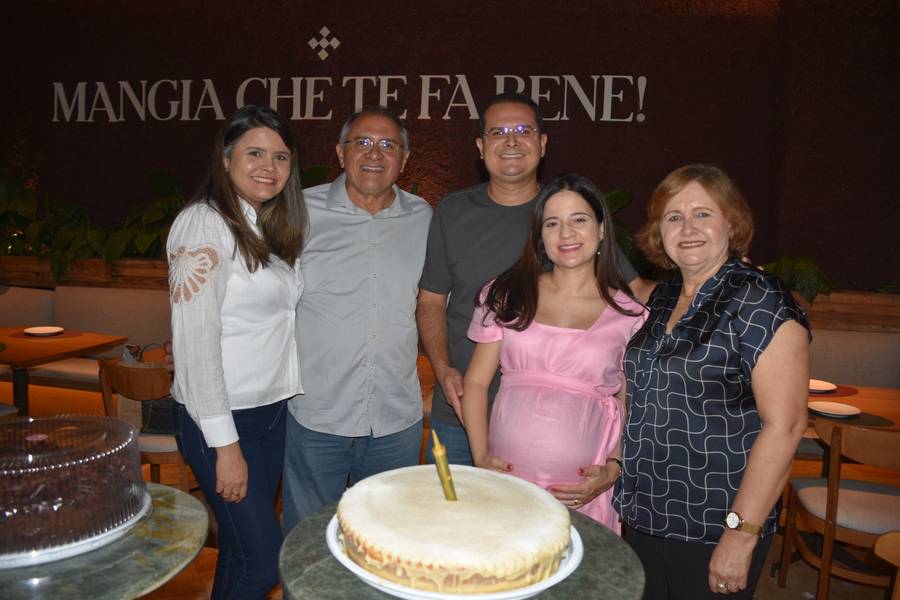 Médica Sariane Ribeiro celebra 40 anos ao lado da família em Teresina