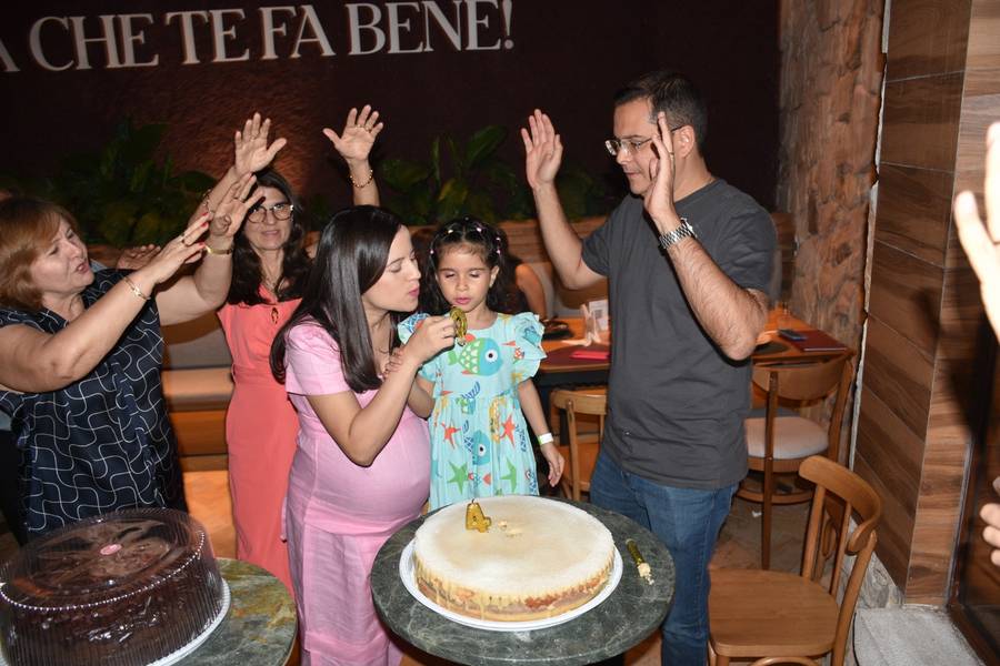 Médica Sariane Ribeiro celebra 40 anos ao lado da família em Teresina