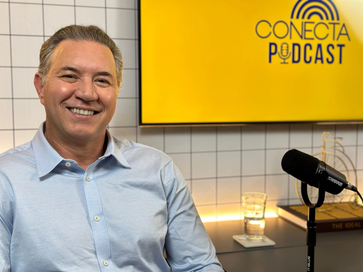 Médico explica fertilização in vitro em casais homoafetivos no Conecta Podcast