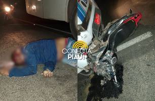 Motociclista morre ao colidir com ônibus na BR-316 em Monsenhor Gil (Foto: Reprodução) Motociclista morre ao colidir com ônibus na BR-316 em Monsenhor Gil (Foto: Reprodução)