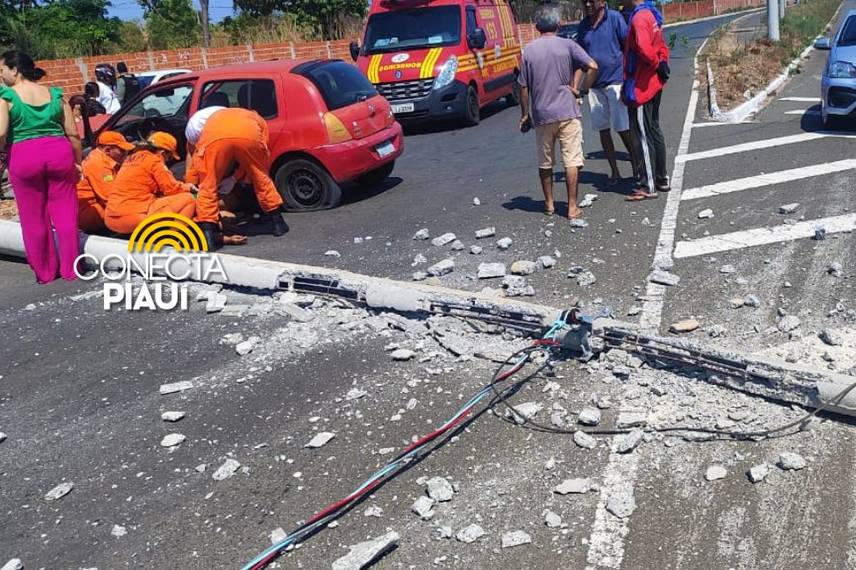 Mulher perde controle de carro e bate em poste na BR-316 em Teresina Mulher perde controle de carro e bate em poste na BR-316 em Teresina