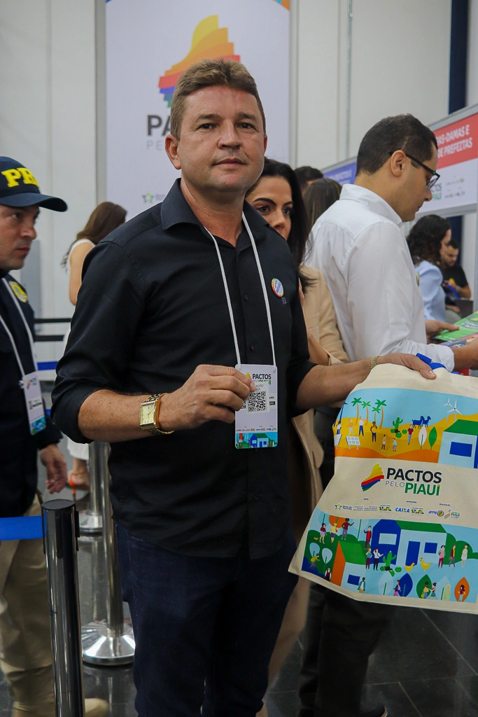 Pactos pelo Piauí reúne mais de 210 prefeitos eleitos e reeleitos em Teresina