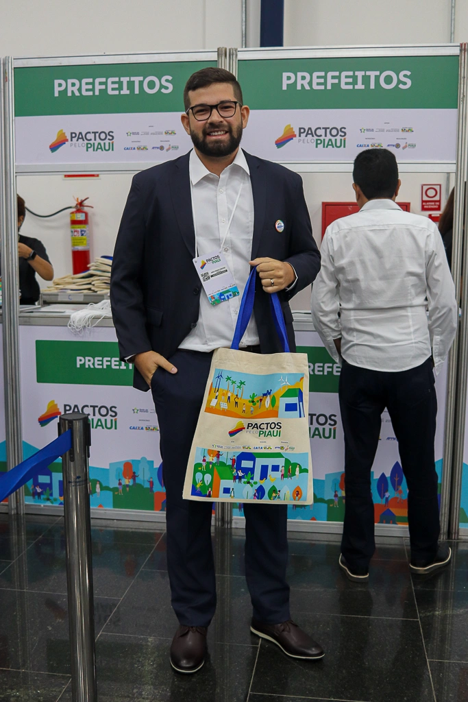 Pactos pelo Piauí reúne mais de 210 prefeitos eleitos e reeleitos em Teresina