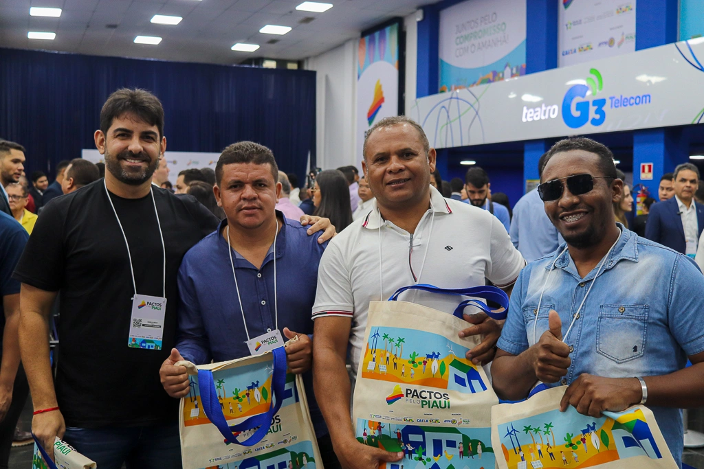 Pactos pelo Piauí reúne mais de 210 prefeitos eleitos e reeleitos em Teresina