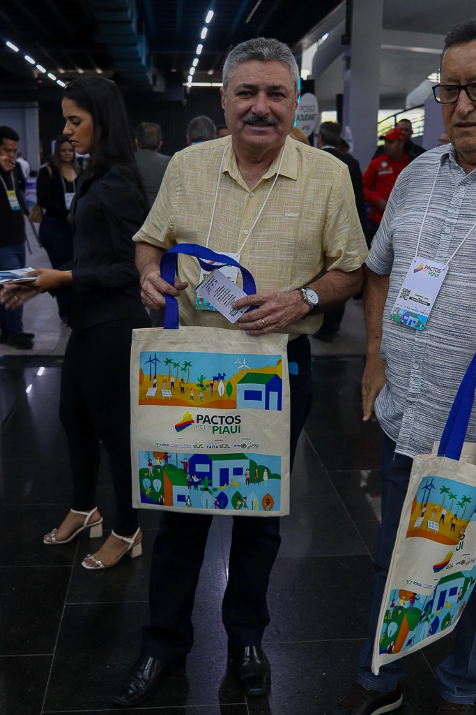 Pactos pelo Piauí reúne mais de 210 prefeitos eleitos e reeleitos em Teresina