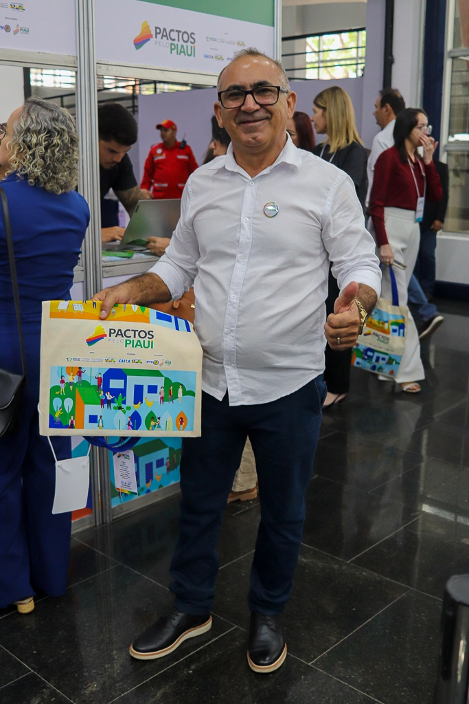 Pactos pelo Piauí reúne mais de 210 prefeitos eleitos e reeleitos em Teresina