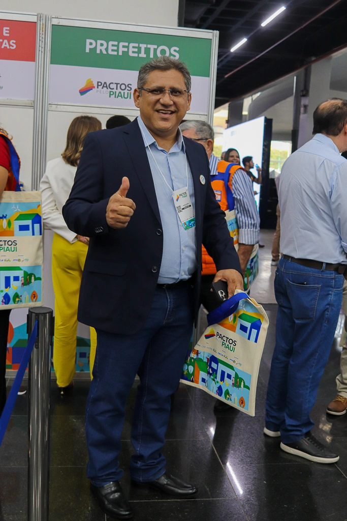 Pactos pelo Piauí reúne mais de 210 prefeitos eleitos e reeleitos em Teresina