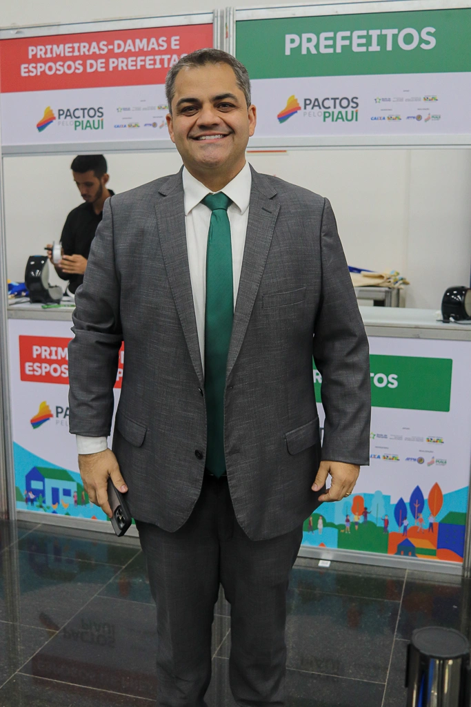 Pactos pelo Piauí reúne mais de 210 prefeitos eleitos e reeleitos em Teresina