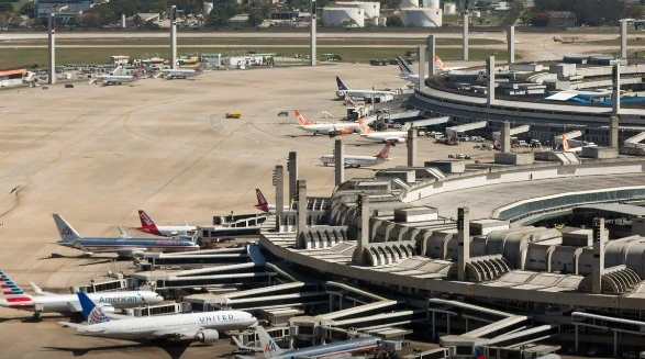 RJ: Aviões da força aérea britânica fazem pouso de emergência