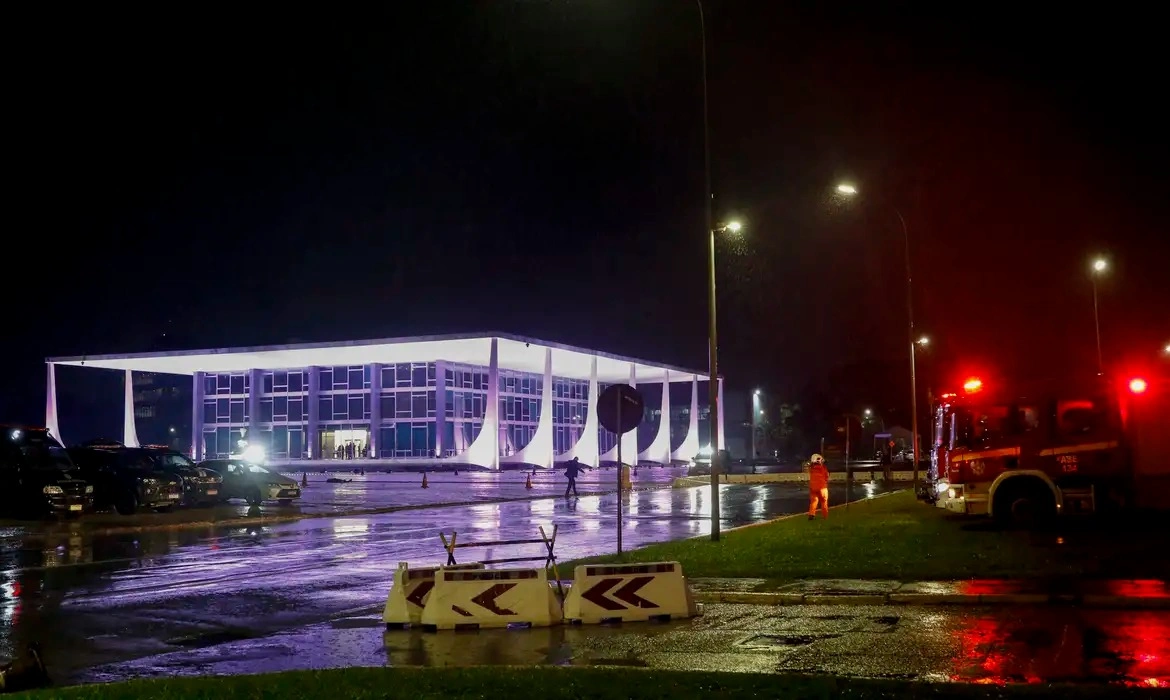 Segurança é reforçada em Palácios e Esplanada após explosões