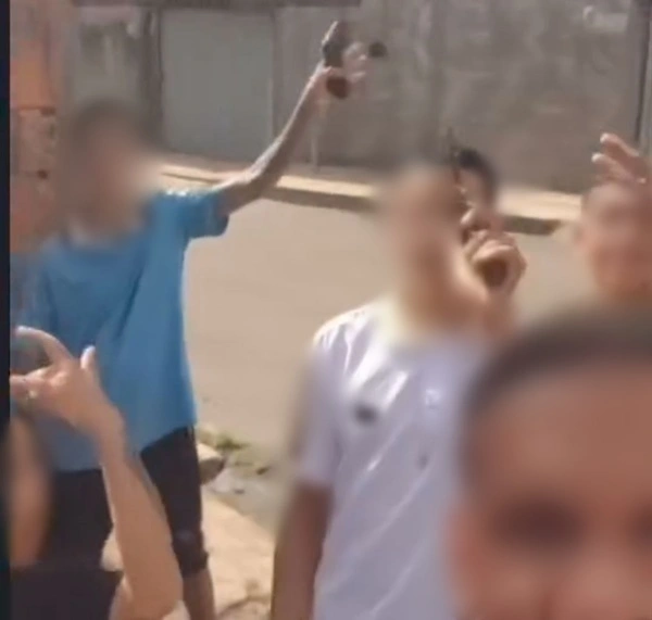 Adolescentes são apreendidos em Timon após exibirem armas no Padre Delfino