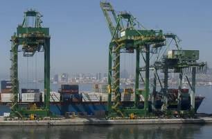 Alta de importações faz superávit comercial recuar em novembro (Foto: Tânia Rêgo)