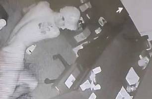 Assista: Ladrão rouba gráfica tradicional de Timon na madrugada (Foto: Reprodução)