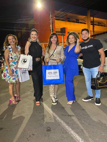 Bazar da Esperança aconteceu na Praça Leônidas Melo