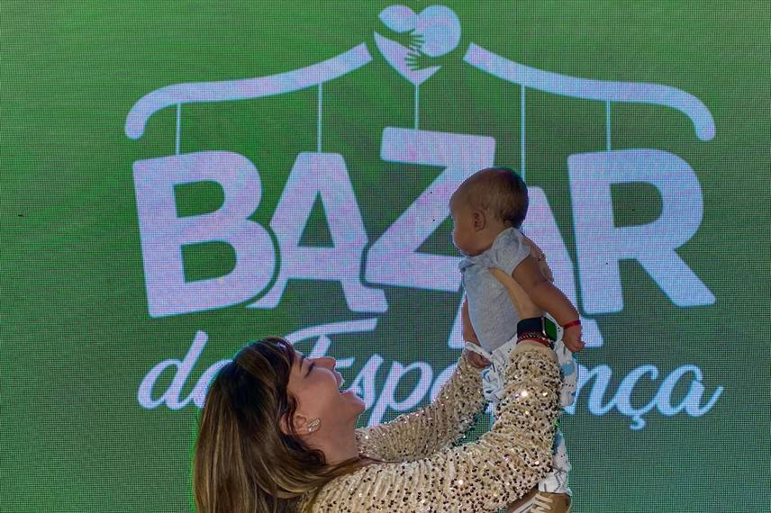 Bazar da Esperança aconteceu na Praça Leônidas Melo