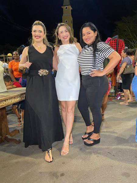 Bazar da Esperança aconteceu na Praça Leônidas Melo