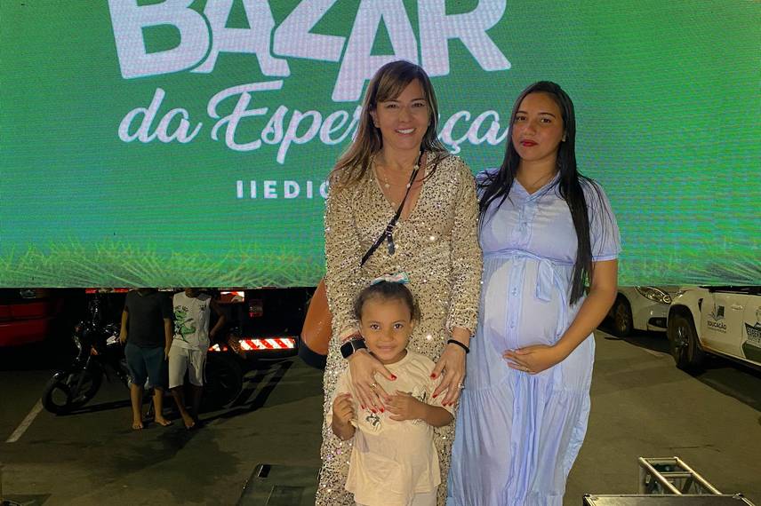 Bazar da Esperança aconteceu na Praça Leônidas Melo