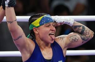 Bia Ferreira bate francesa e mantém cinturão de campeã mundial de boxe (Foto: Reprodução/X)