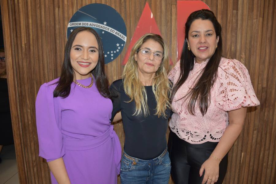 Conceição Carcará lança livro sobre trajetória de superação em solenidade na OAB