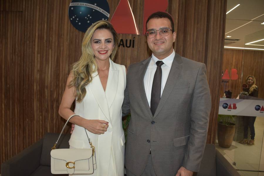 Conceição Carcará lança livro sobre trajetória de superação em solenidade na OAB