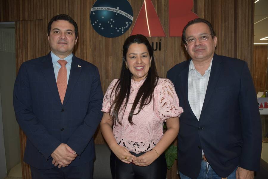 Conceição Carcará lança livro sobre trajetória de superação em solenidade na OAB