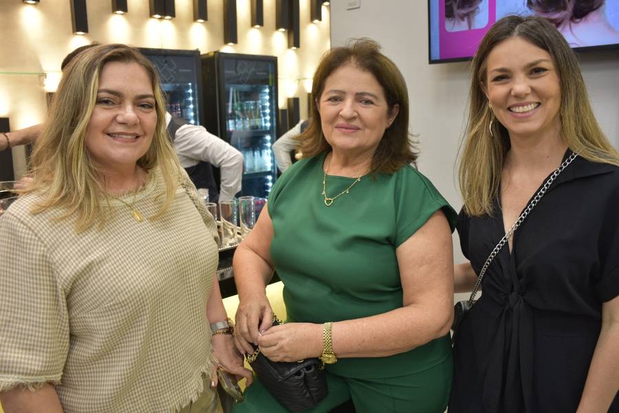 Coquetel de inauguração do Escovei Teresina reúne amigos e familiares