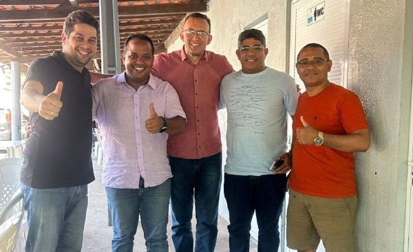 Da esquerda para a direita: Vereadores Pedro Augusto, o PA, Enzo Samuel, Helder Kaic, Uilma Resende e Kaká do Frigosá