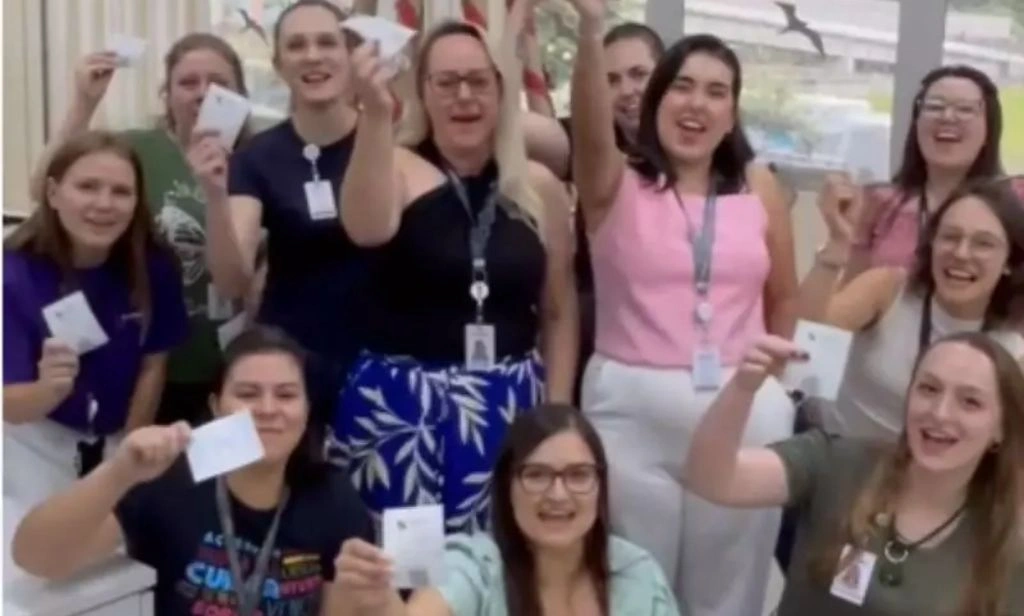 Empresa distribui mais de 2 mil bilhetes de loteria para funcionários em SC