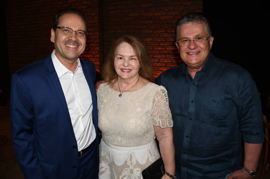 Empresário João Claudino Fernandes Júnior é Homenageado em jantar festivo