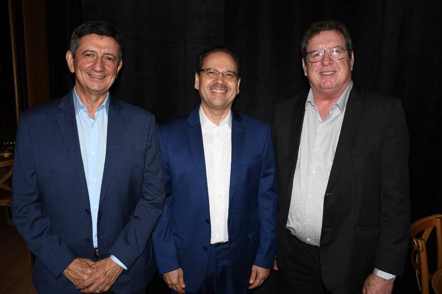 Empresário João Claudino Fernandes Júnior é Homenageado em jantar festivo